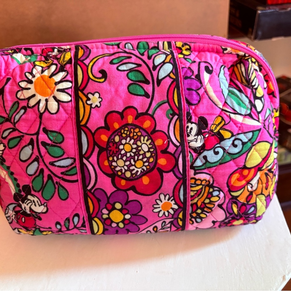 Vera Bradley Just mousing around cosmetic bag RETIRED LIMITED EDITION Disney